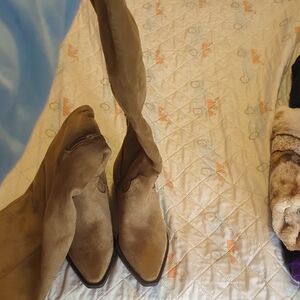 Stylish Tan Women's Boots